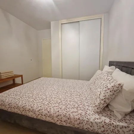 Apartment Calafats *